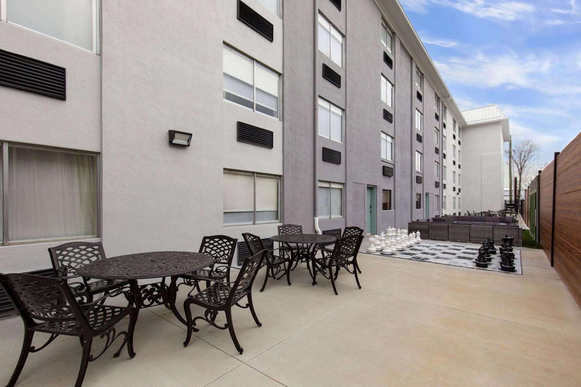 Wyndham Garden Louisville East Exterior photo